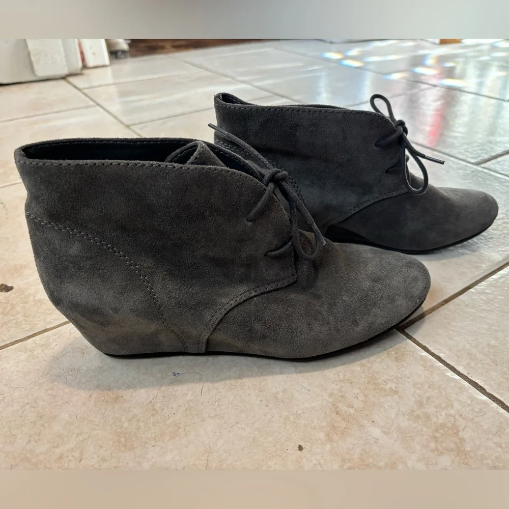 Nine West Womens Ankle Boot Joanis Gray Suede Lace Up Shoe Wedge‎ Heel 8M